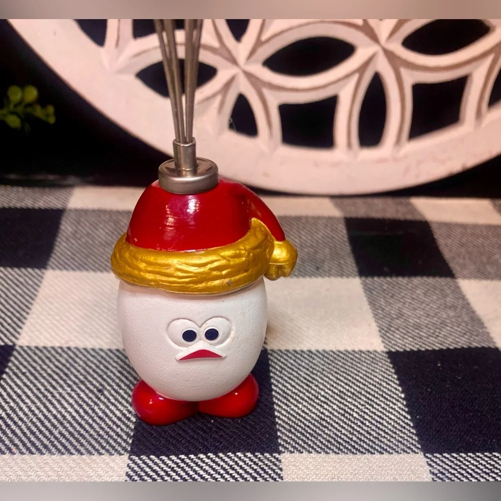 Christmas Ornament Whiskie De Noel Grumpy Egg Whisk‎ White/Red Standing Mini G2